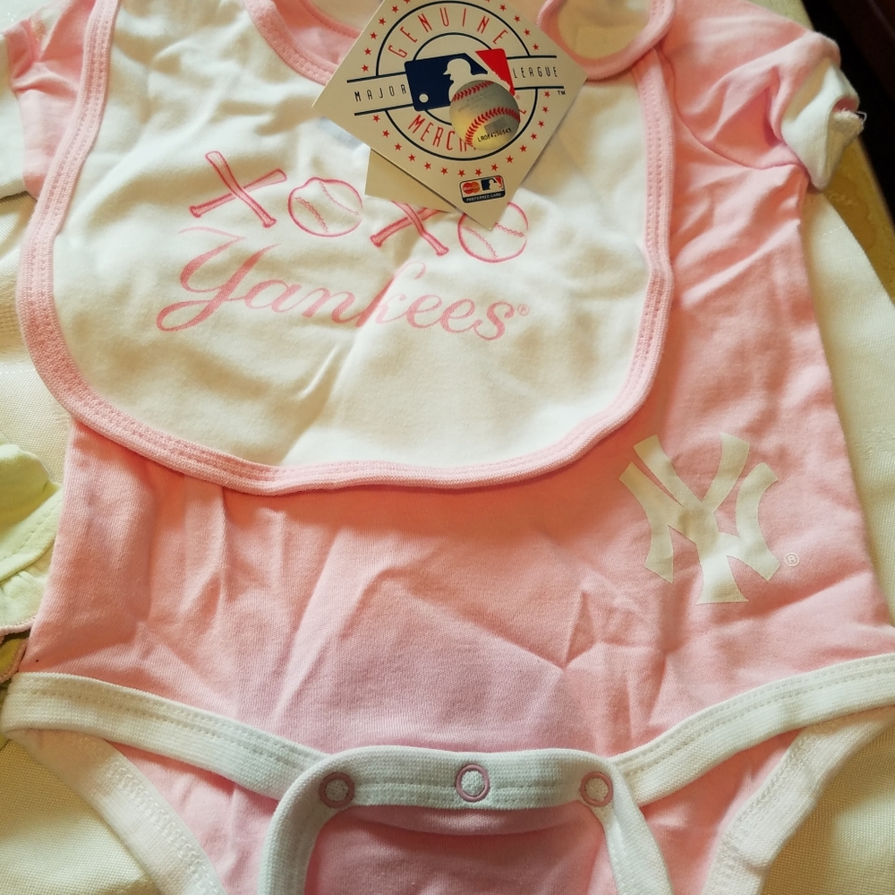 Baby Clothes - Picture 2 of 2